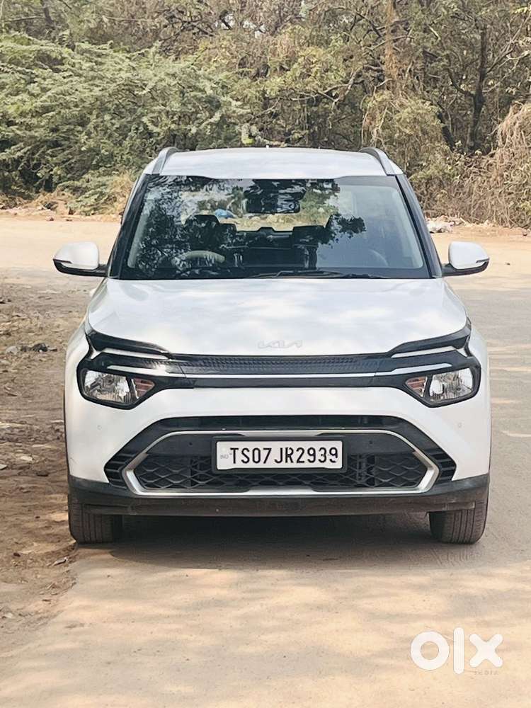 Kia Carens, 2023, Petrol