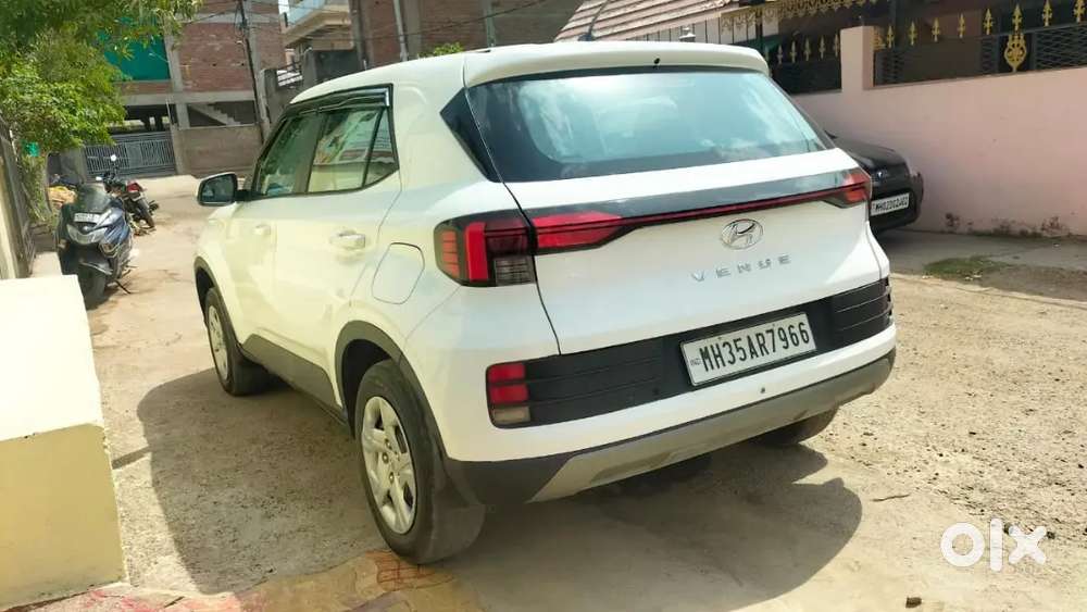Hyundai Venue 2022 Petrol 51000 Km Driven