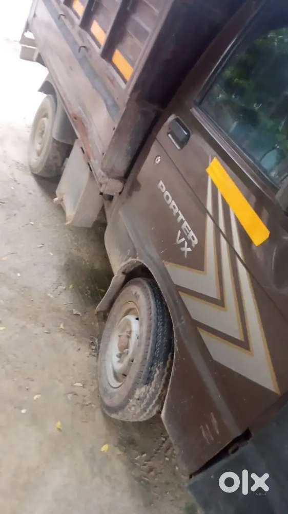 Piyaje 700 Hollywood Good Condition Gadi