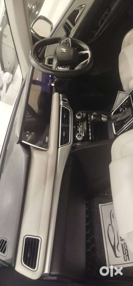 Mahindra Xuv700 2.2 Ax 7 Diesel At Luxury Pack Str, 2022, Diesel