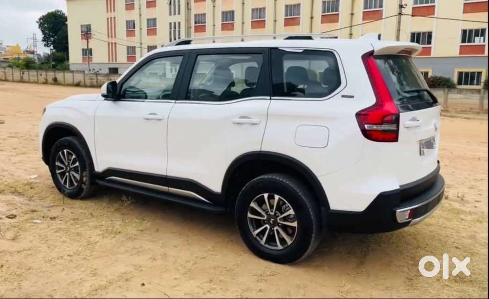 2025 Z8 Select Petrol 7 Str Mahindra Scorpio N 2350 Km Driven