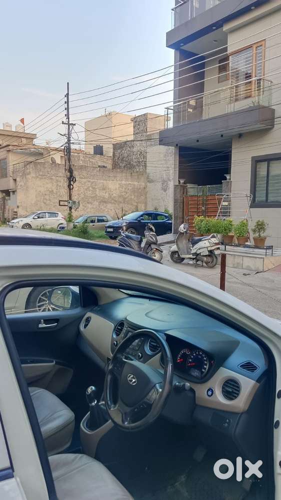 Hyundai Grand I10 2015 Model Very Less Driven Well Maintained Car