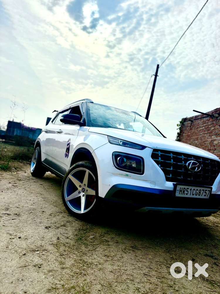 Hyundai Venue 2022 Petrol Well Maintained