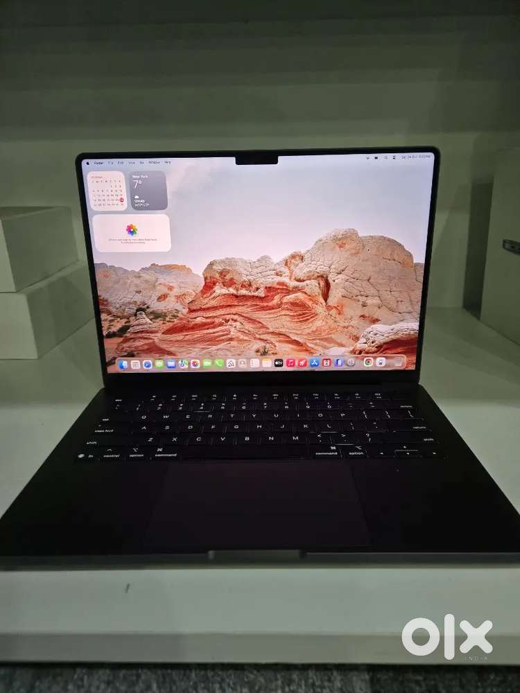 Macbook Pro M5/ 14 inch laptop/ 16GB 1TB SSD/ 1year Warranty
