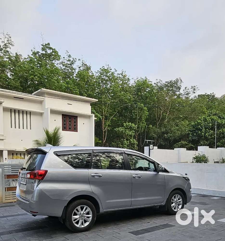 Toyota Innova Crysta 2016 Diesel Well Maintained