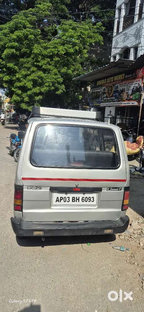 Omni 8 Seater Van