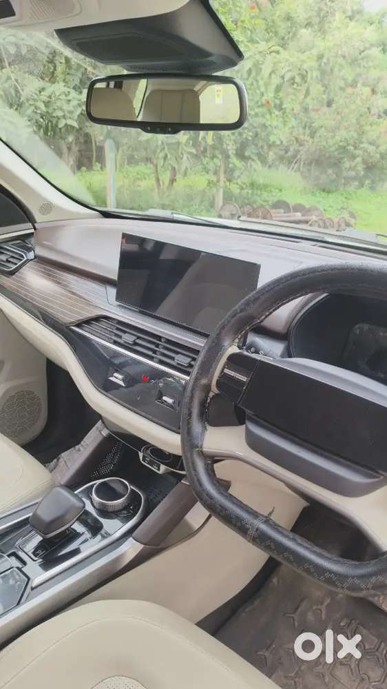 2024 Tata Safari Dual Tone At