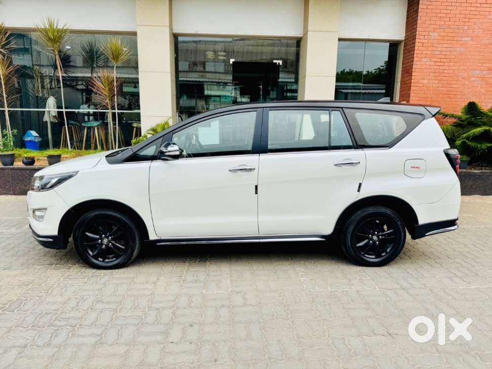 Toyota Innova Crysta 2.8 Zx At 7 Seater, 2017, Diesel