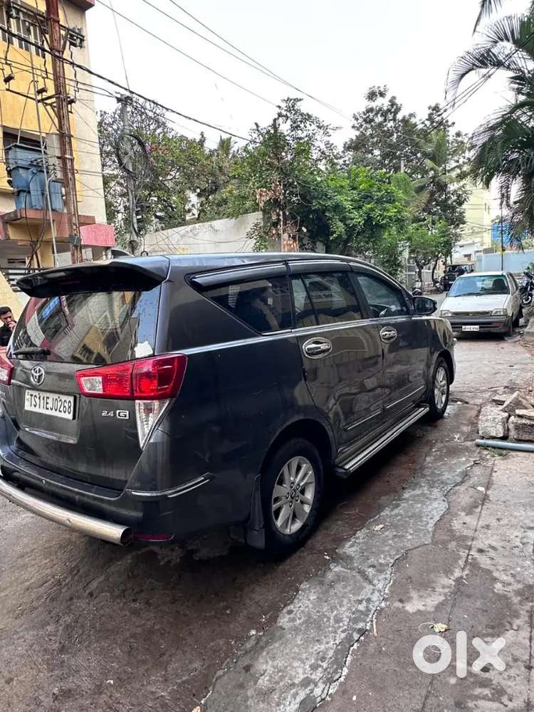 Innova Crysta 2.4 G 8 Seater