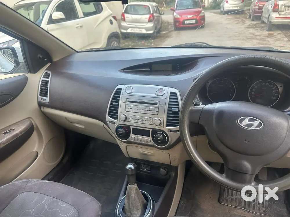 Hyundai Accent Gl Petrol 2010