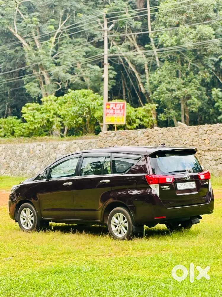 2018 Innova Crysta V
