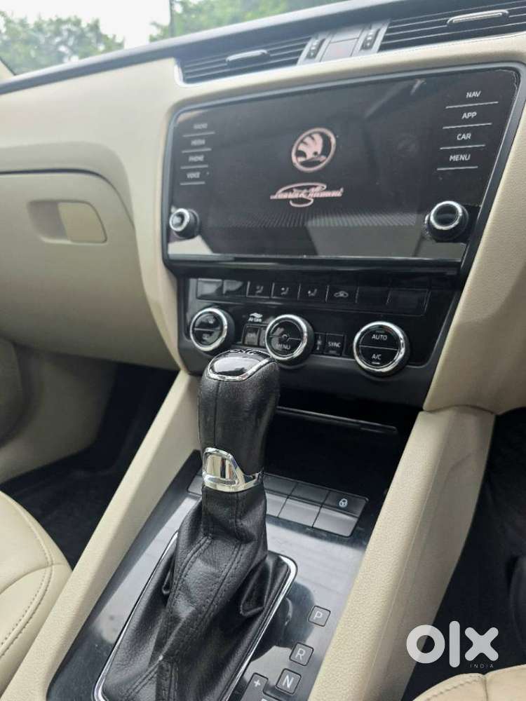 Skoda Octavia 2.0 L K Tsi At, 2019, Petrol