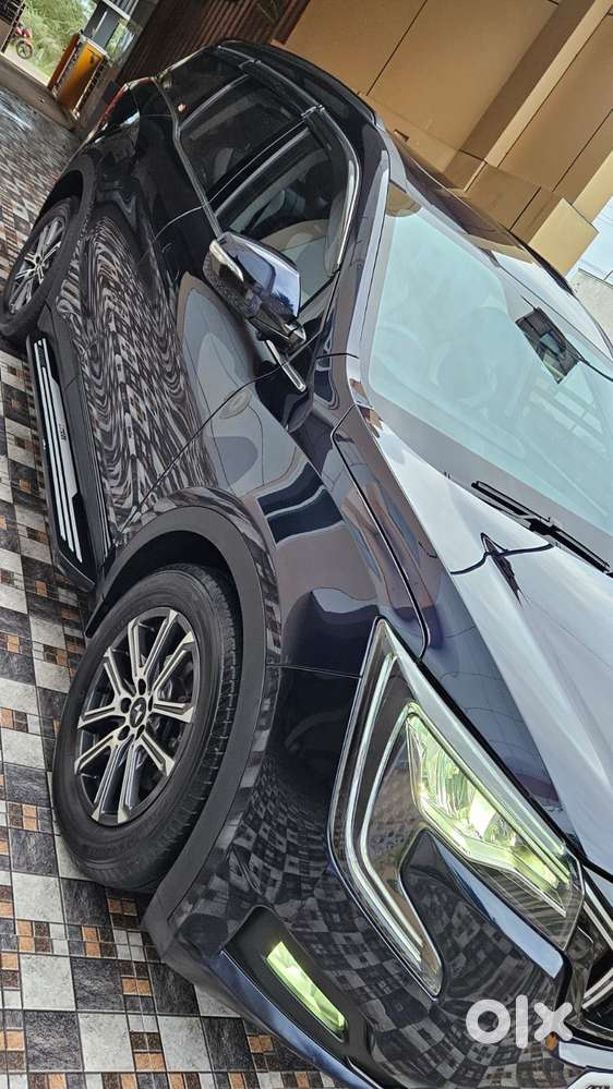 Mahindra Xuv700 2.2 Ax 7 Diesel At Str, 2025, Diesel