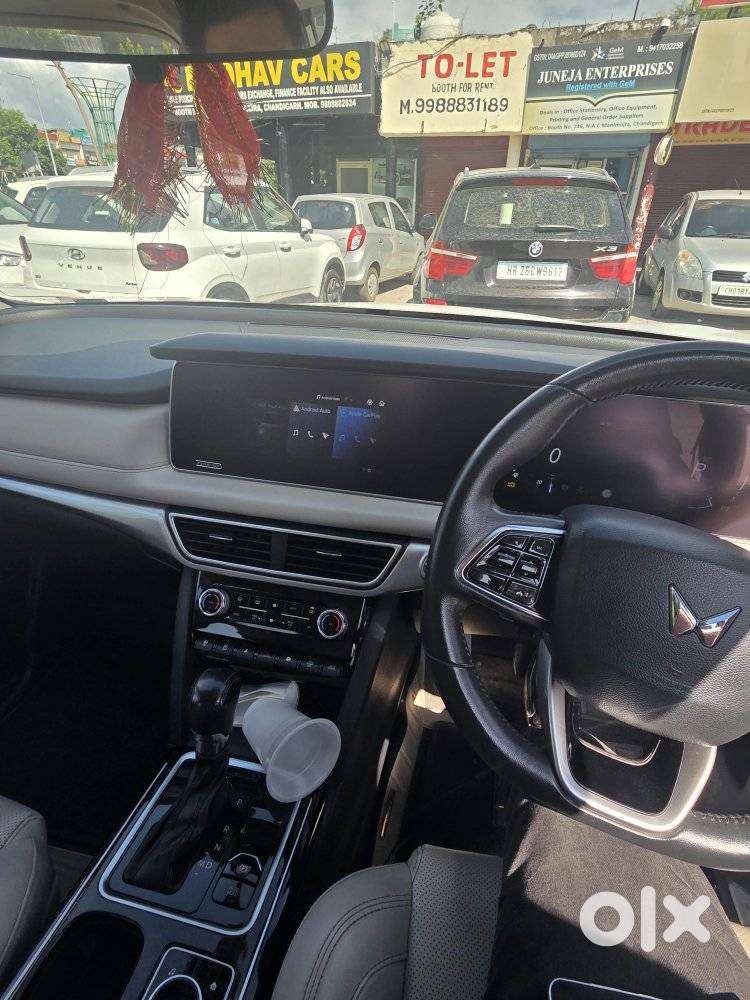 Mahindra Xuv700 Ax7l 6 Str At, 2022, Diesel