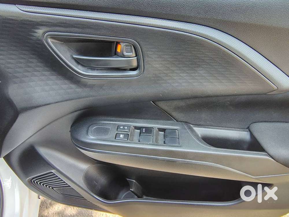 Maruti Suzuki Swift Lxi Optional-o, 2024, Petrol