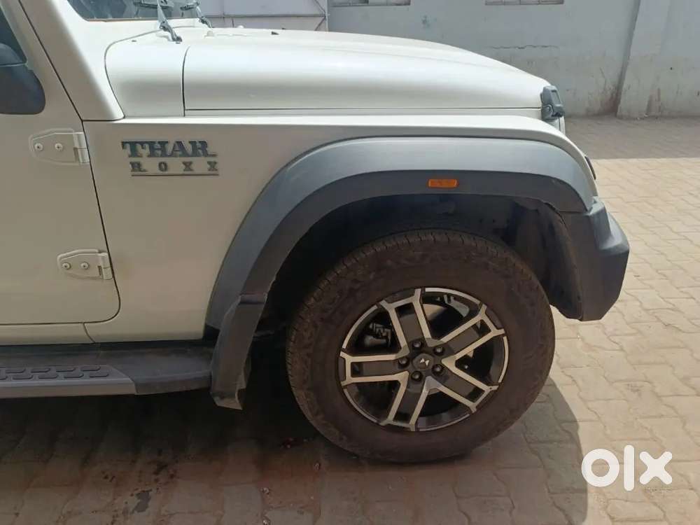 Mahindra Thar Roxx 2025 Petrol 7000 Km Driven With Genuine Alloys