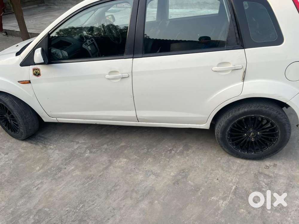 2031 Tak Passing Ford Figo