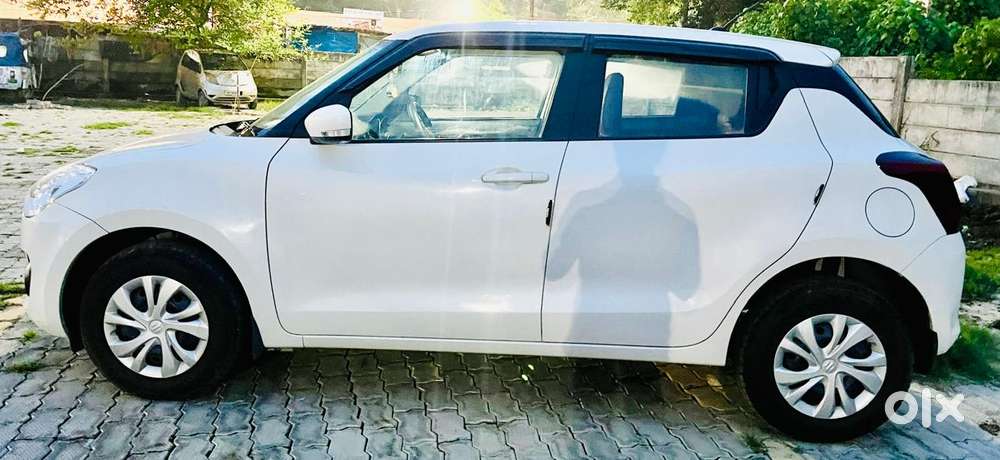 Maruti Suzuki Swift Vxi + Manual, 2023, Petrol