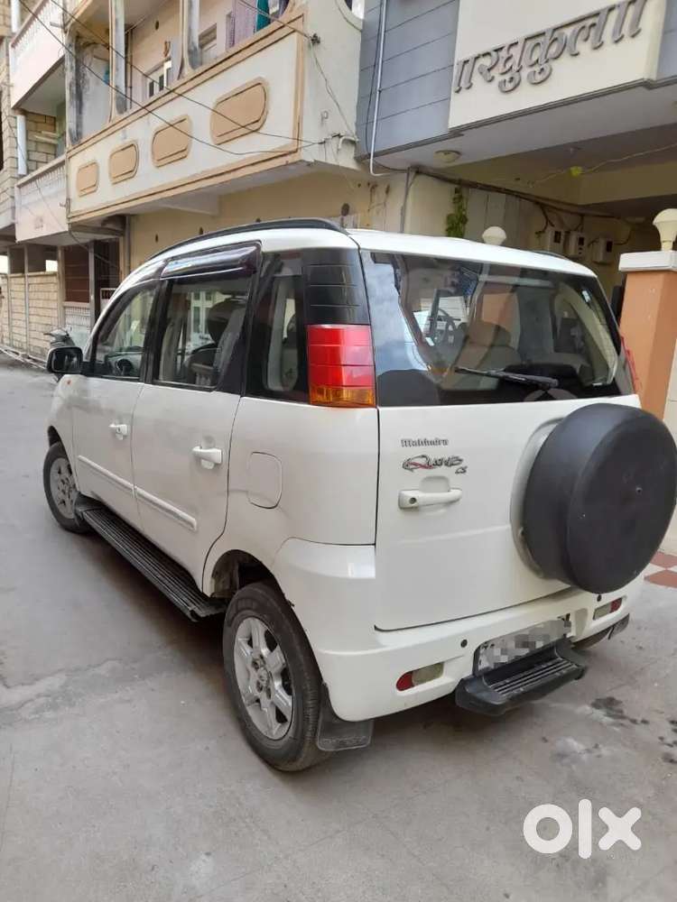 Mahindra Quanto C8 Top Model