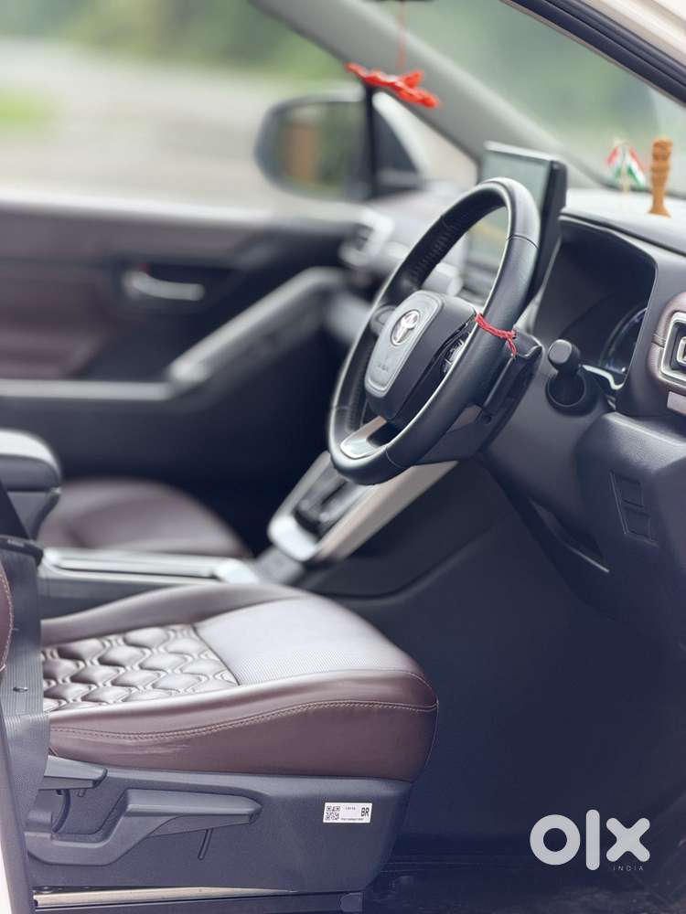 Toyota Innova Hycross 2.0 Vx (o) Hybrid 7 Str, 2025, Petrol