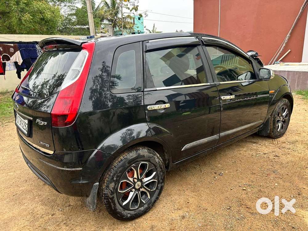 Ford Car 2011, Km Driven 62895