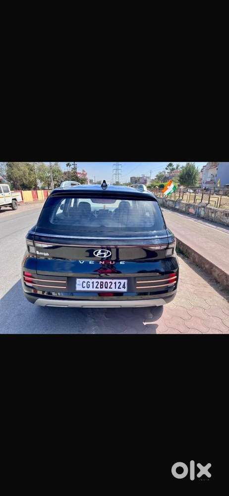 Hyundai Venue 2024 Petrol 26563 Km Driven