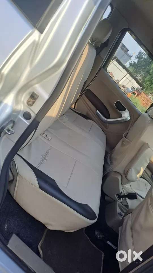 Mahindra Tuv 300 Mhawk100 T8 Dual Tone, 2017, Diesel