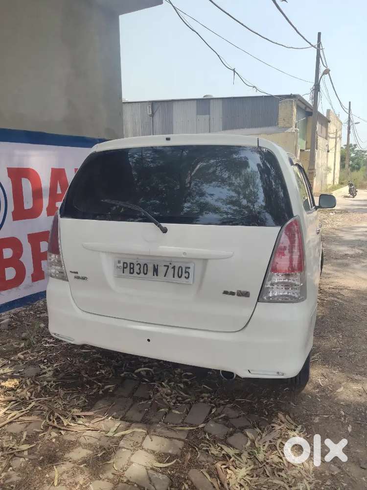 Toyota Innova 2015