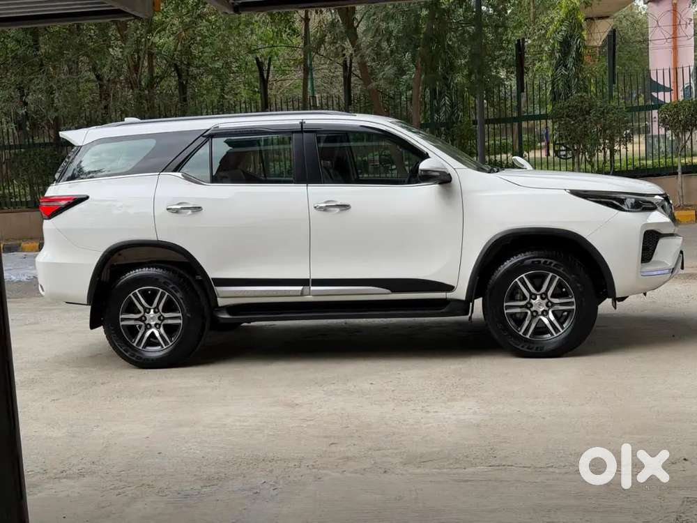 Toyota Fortuner Petrol At 2024