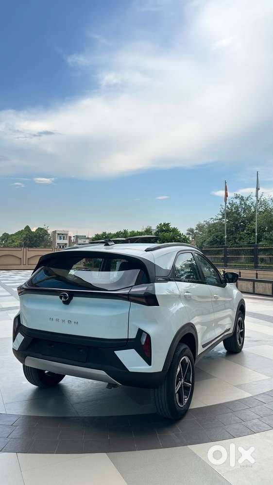 Tata Nexon Creative Plus S 1.2 Revotron Petrol 6 Amt Dt, 2026
