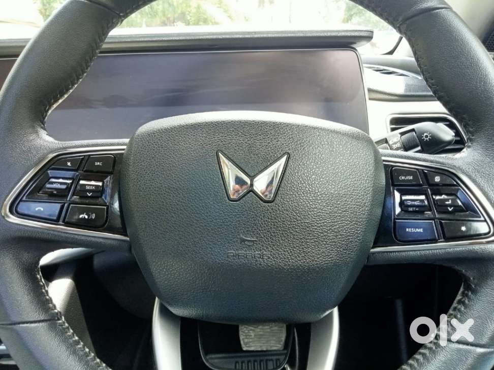 Mahindra Xuv700 2.2 Ax 7 Diesel At Luxury Pack Str, 2025, Diesel