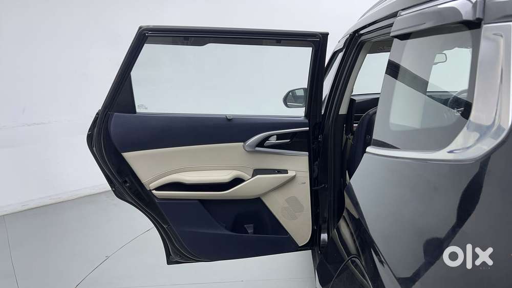 Kia Carens 1.5 Luxury Plus Turbo Dct 7 Str, 2023, Petrol