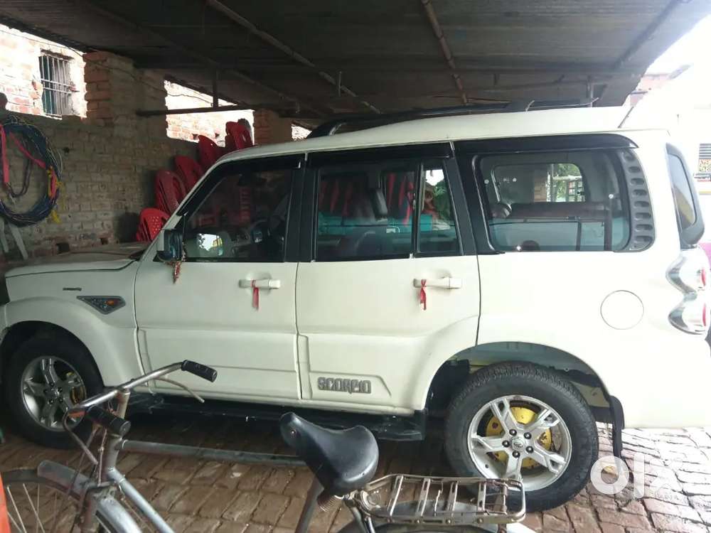 Mahindra Scorpio S10  2015
