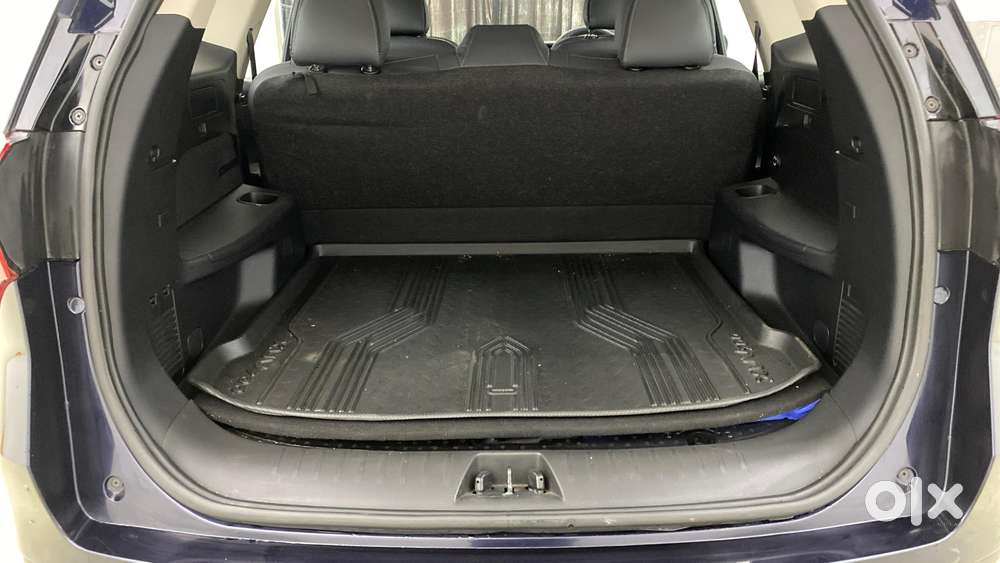 Mahindra Xuv700 2.0 Ax 5 Petrol At Str, 2023, Petrol
