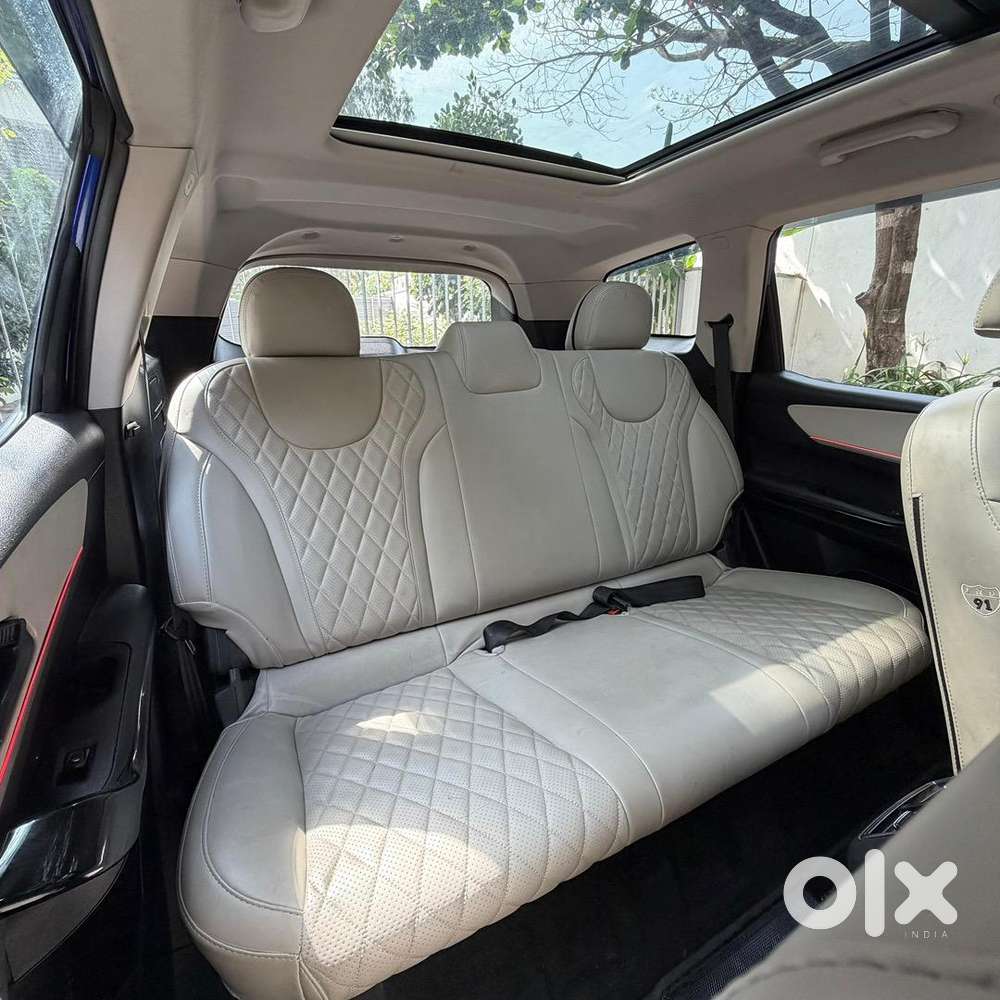 2024 Mahindra Xuv 700 Diesel Manual - 5 Seater