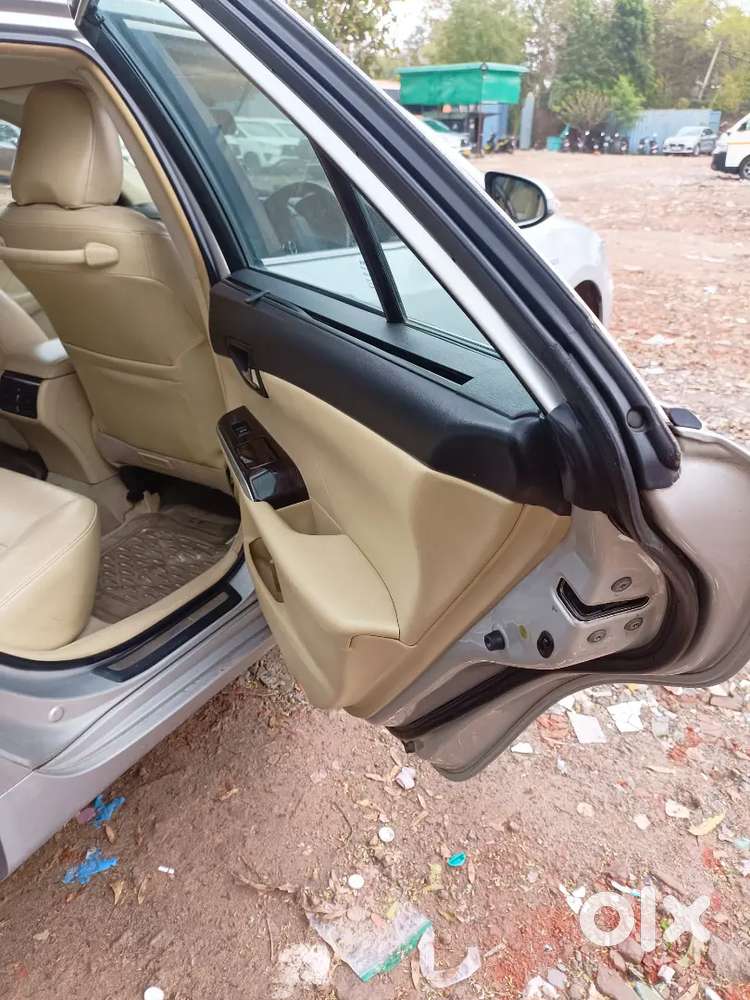 Toyota Camry 2017 Petrol 127000 Km Driven