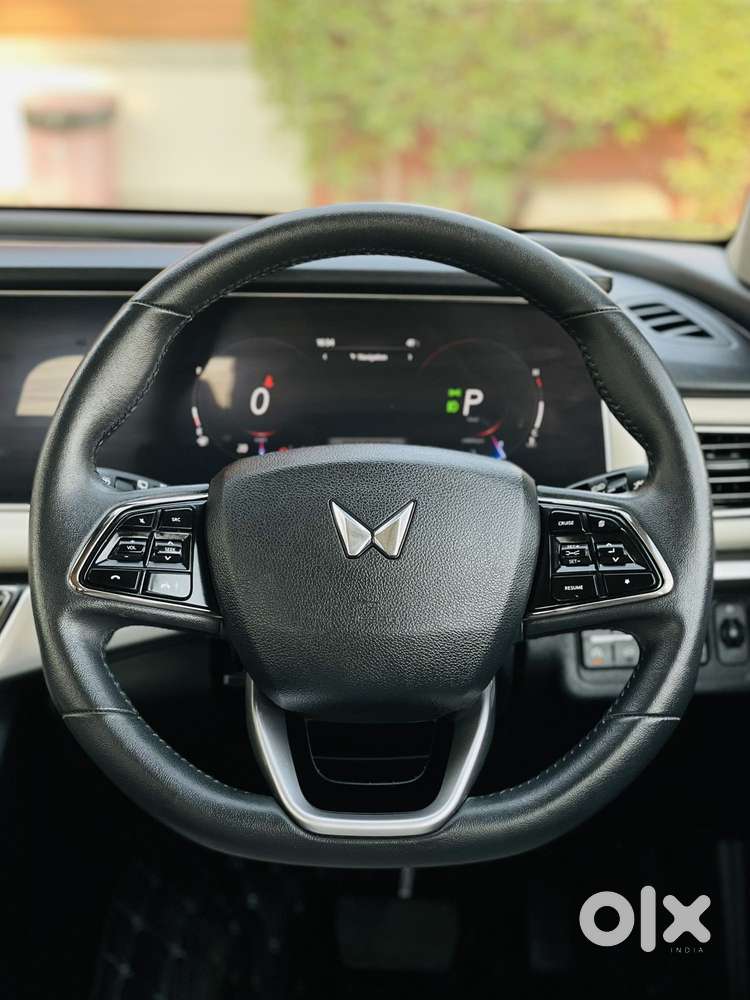 Mahindra Xuv700 2.2 Ax 7 Diesel At Luxury Pack Str, 2024, Diesel