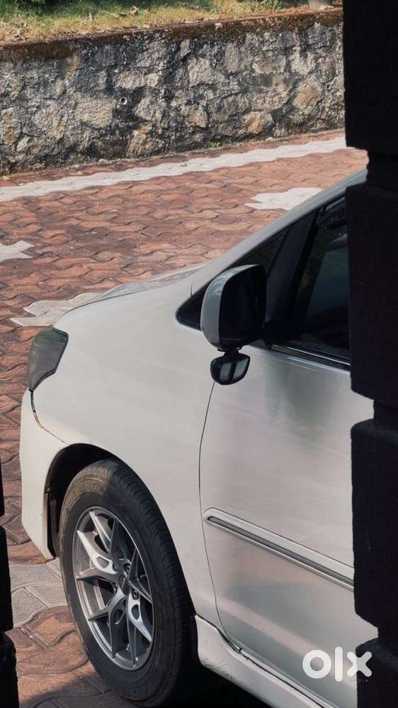 Toyota Innova 2014 Diesel Well Maintained