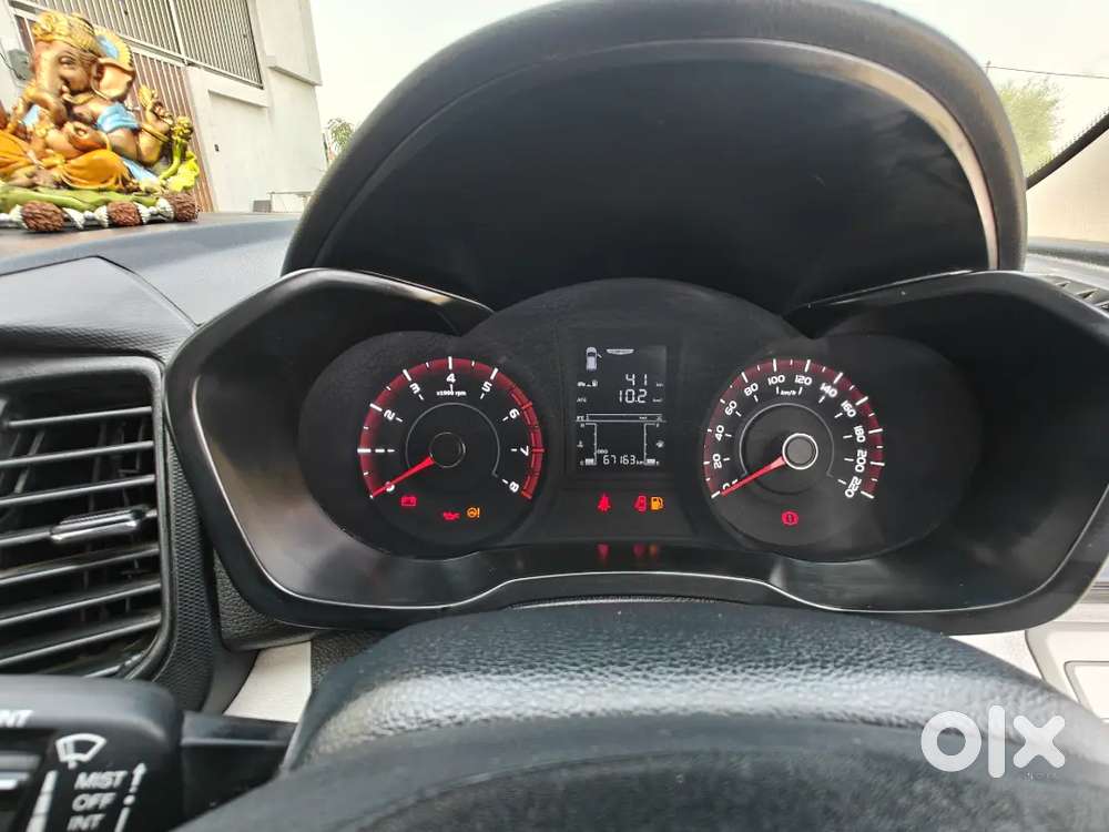 Mahindra Xuv 300 W6 Petrol With Sunroof