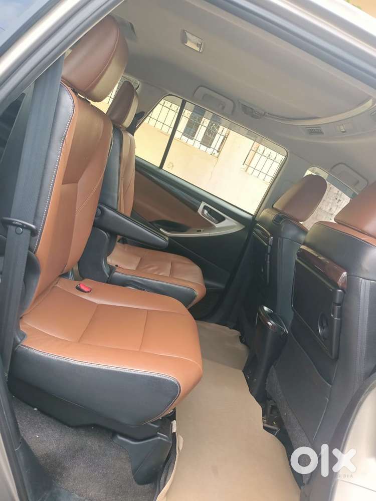 Toyota Innova Crysta 2.8z Automatic, 2016
