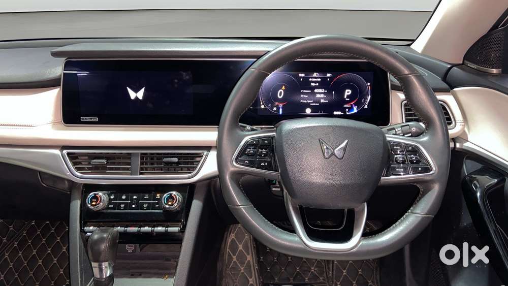 Mahindra Xuv700 2.0 Ax 7 Petrol Mt Str, 2021, Petrol