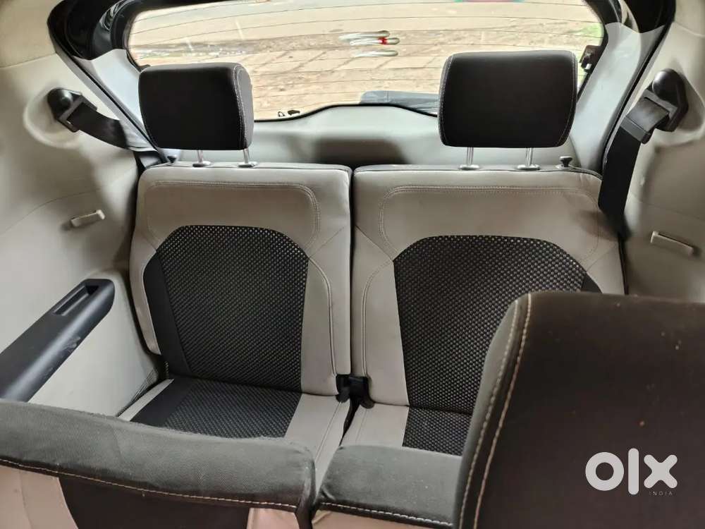 7 Seater Top Model 1st Owner Fresh Insurence