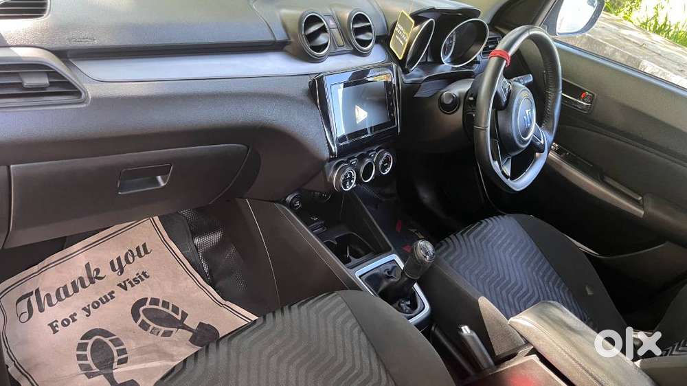 Showroom-condition, Accident-free Maruti Suzuki Swift Zxi