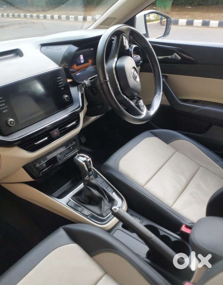 Skoda Slavia 1.5 Tsi Style At, 2023, Petrol