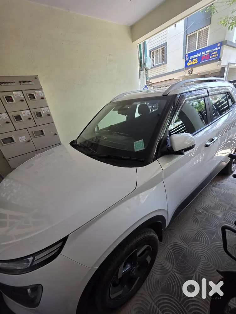 Hyundai Venue 2020 Petrol Well Maintained