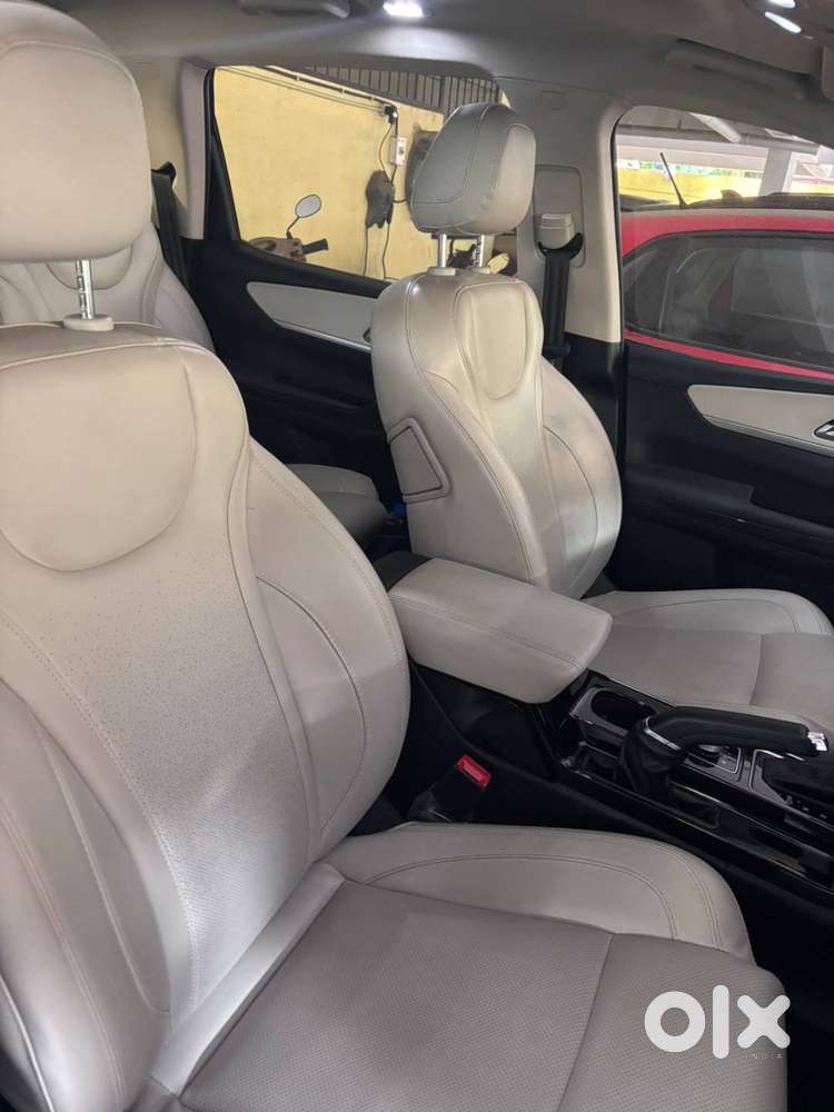 Xuv700 Ax7 - Pet Auto - 7 Seater