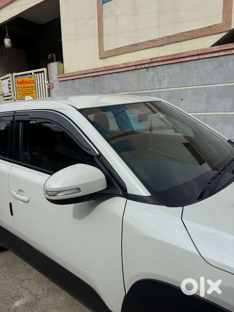 Maruti Brezza Lxi S-cng 2025