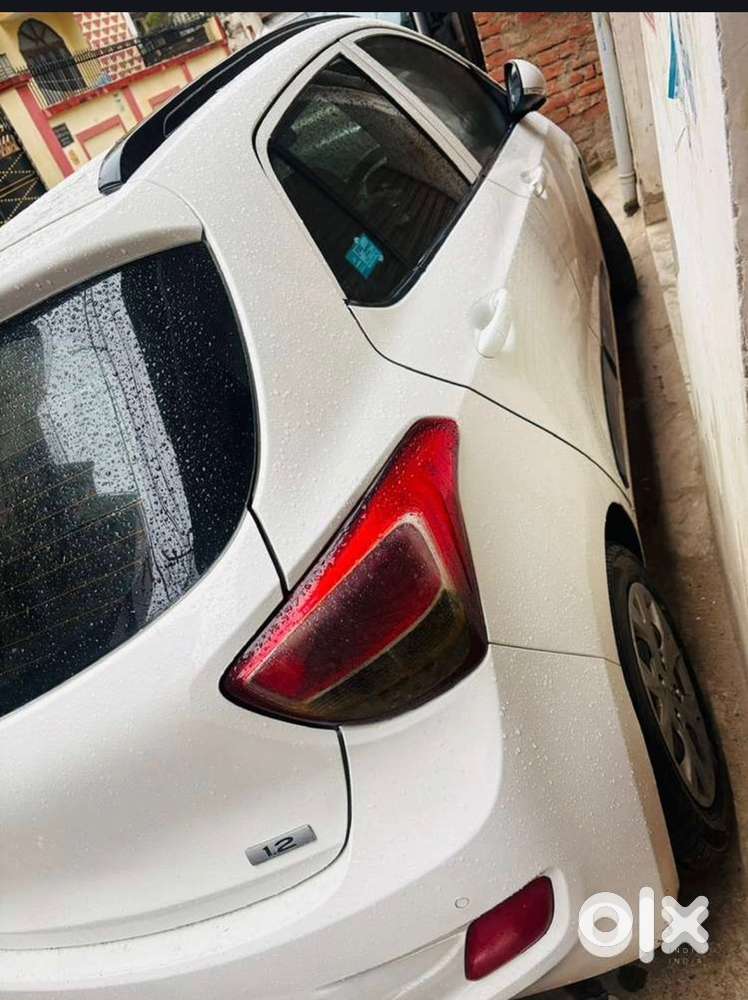 Hyundai Grand I10 Sportz 2017 Car