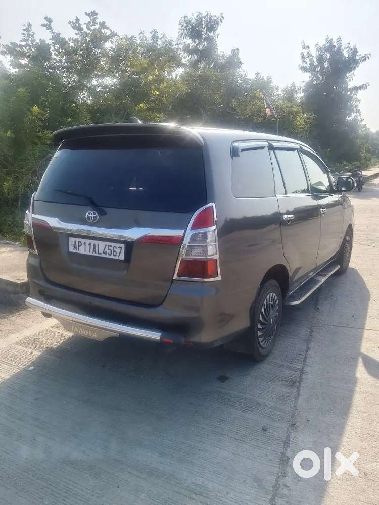 Toyota Innova 2.5g  2011