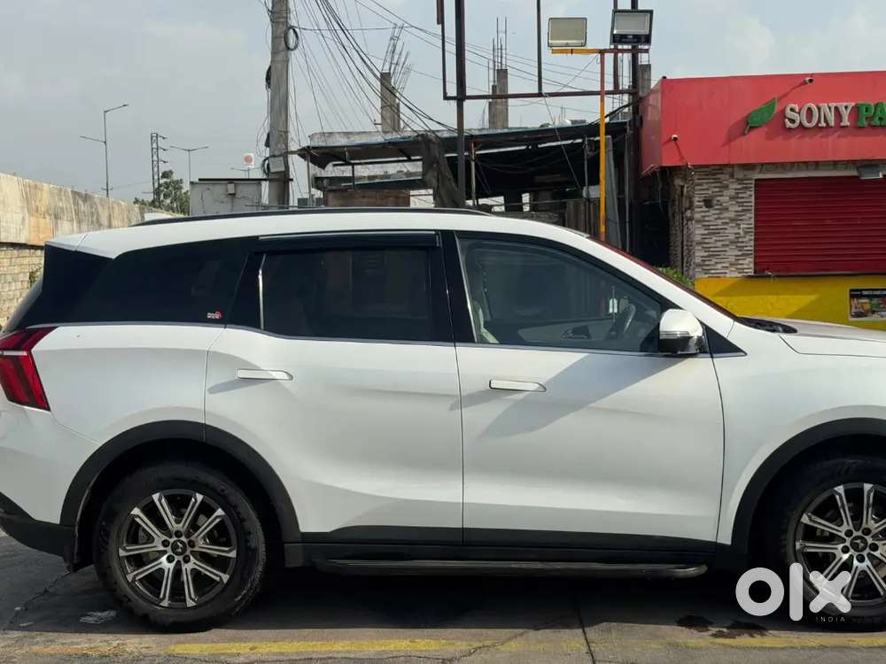 Mahindra Xuv700 2023 Diesel Well Maintained